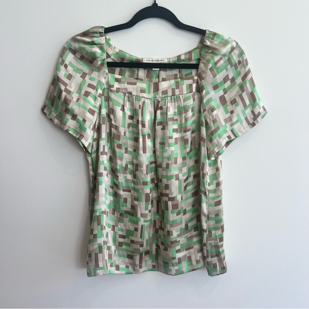 Banana Republic Green Blouse with Bib‎ Collar and Boxy Fit